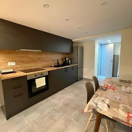 Minimal Two-floor Thessaloniki