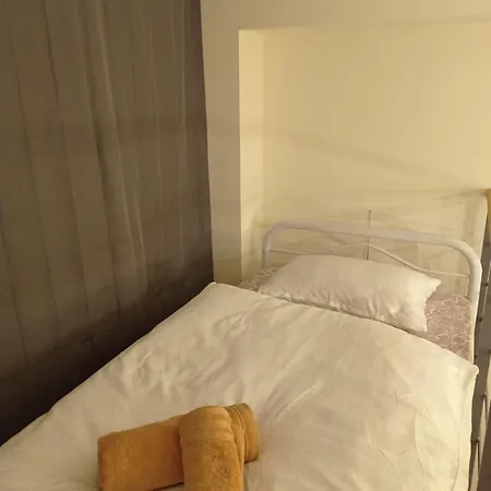 Minimal Two-floor Apartman Szaloniki